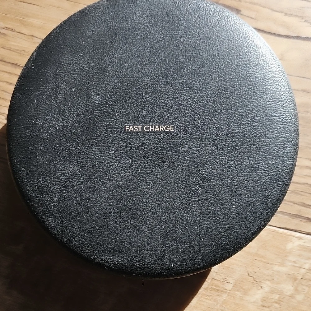 Samsung Fast Charge Wireless Pad in Black
